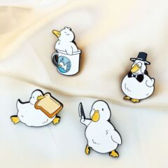 跨境新款可愛鴨子金屬胸針卡通創意徽章別針配飾烤漆飾品批發