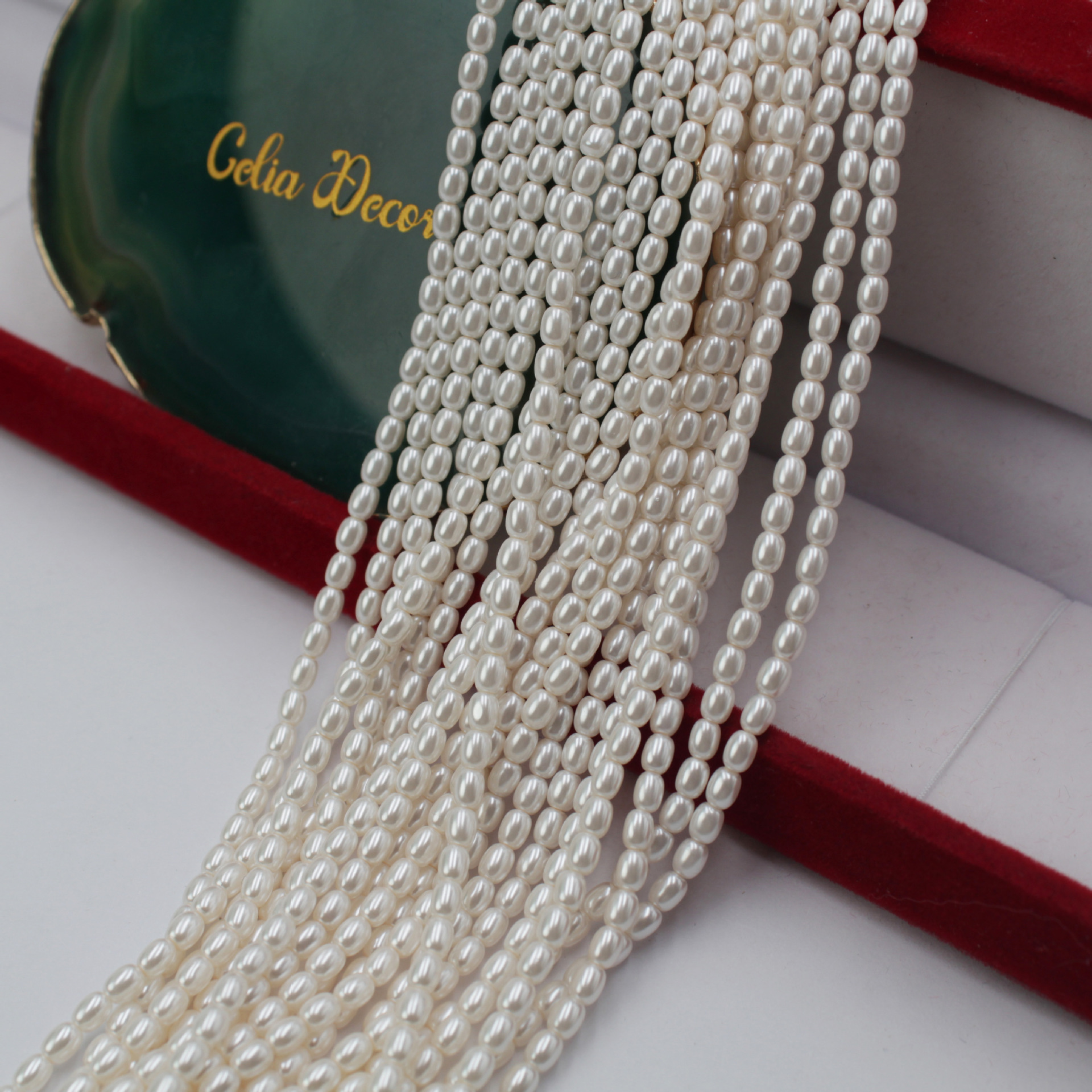 Simple Style Solid Color Artificial Pearl Jewelry Accessories In Bulk display picture 1