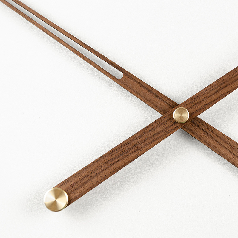 Español Reloj de pared madera maciza Nogal Negro latón gran torque gran puntero DIY minimalista salón luz creativa estilo lujo