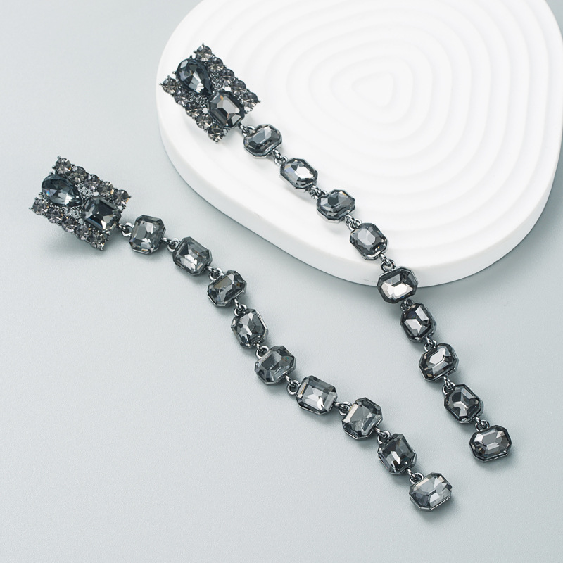 Fashion Long Alloy Diamond Tassel Earrings Female Trend Light Luxury Earrings display picture 3