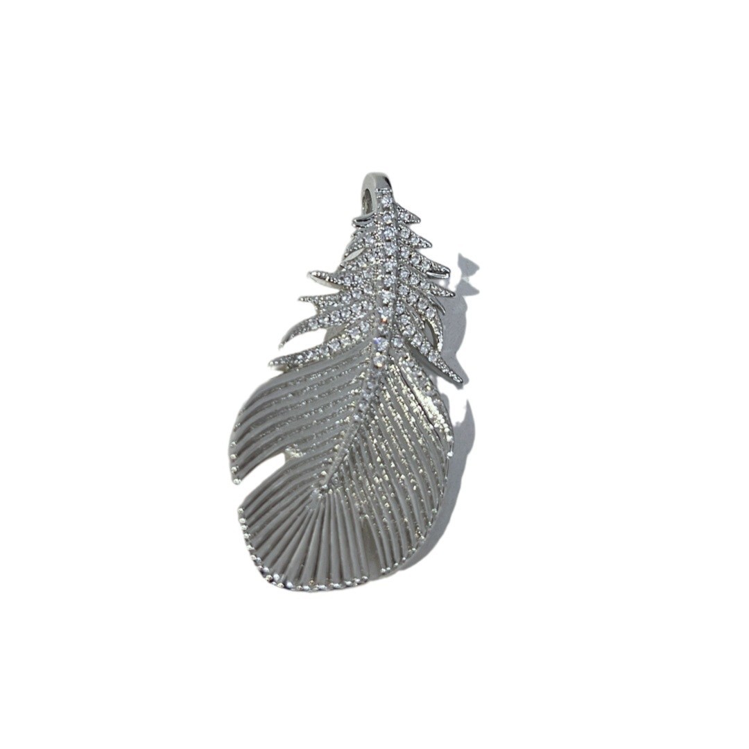 멀티 착용 깃털 브로치 목걸이 여성의 가벼운 고급 값 비싼 하이 엔드 센스 스웨터 세트 CORSAGE 가을과 겨울 액세서리 핀