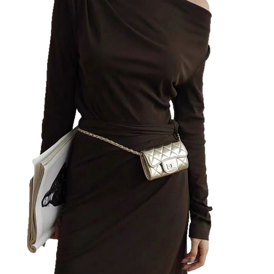 Bolsa de cintura elegante com corrente acolchoada mini transversal_voghion.com
