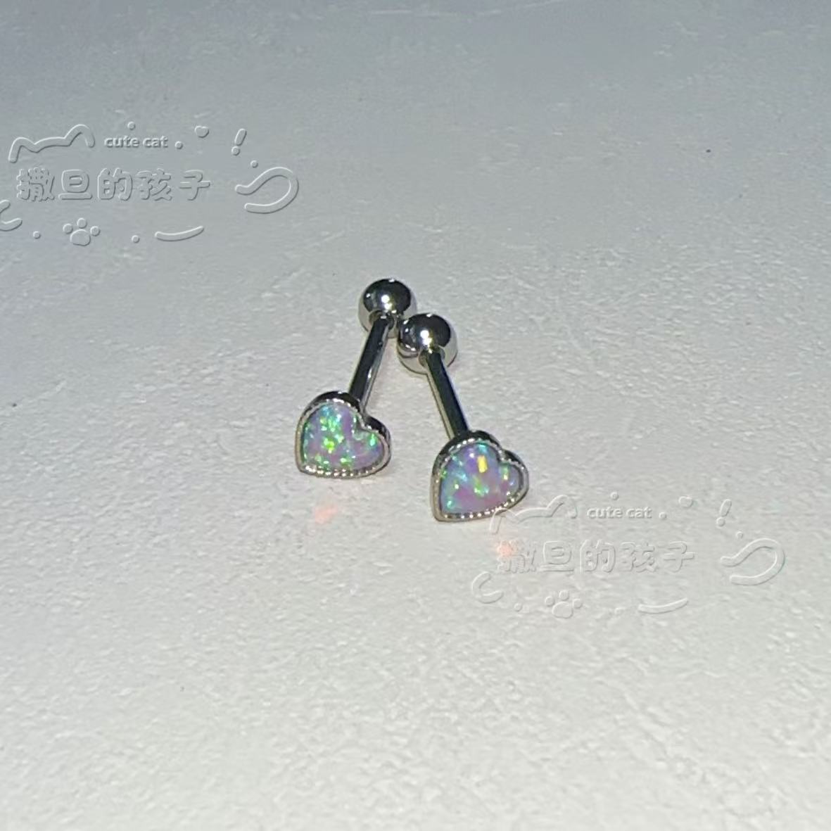16G labret stud size and finish detail