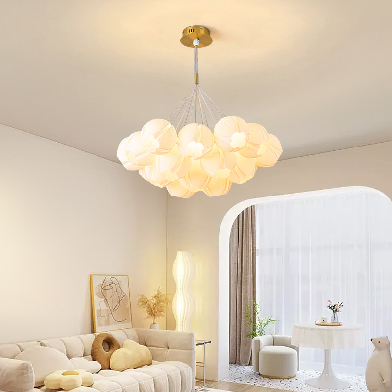 Gran vista jardín lámpara de la sala de estar moderna simple crema viento lámpara de la habitación de los niños 2026 nueva flor lámpara de dormitorio 485L