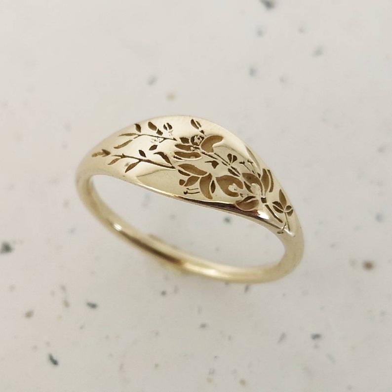 New Simple Alloy Electroplating Gold Creative Hollow Flower Ring display picture 1