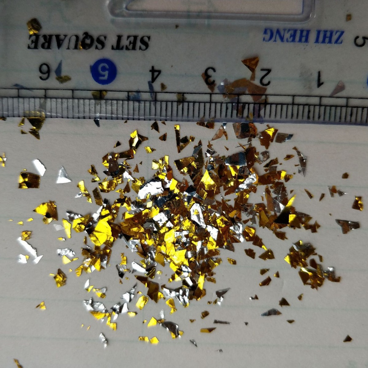 彩虹色幻彩铝箔纸打碎大块状7彩纸裁切扁形七彩条镭射纸剪粗丝条