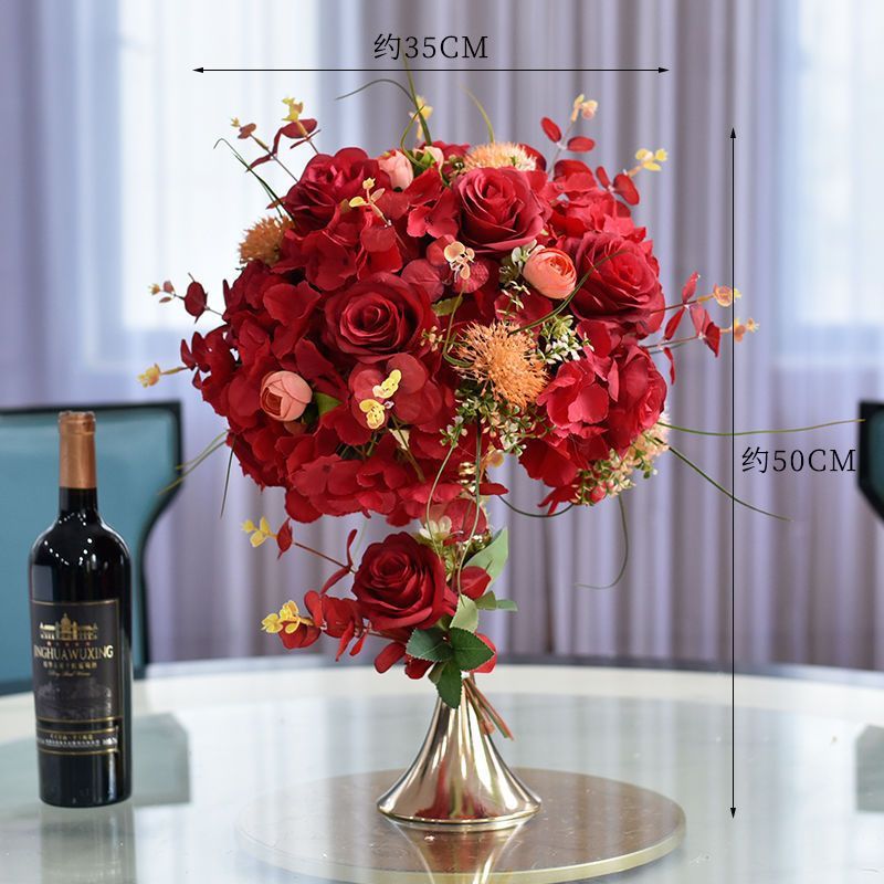 붉은 나팔 황금 꽃 그릇