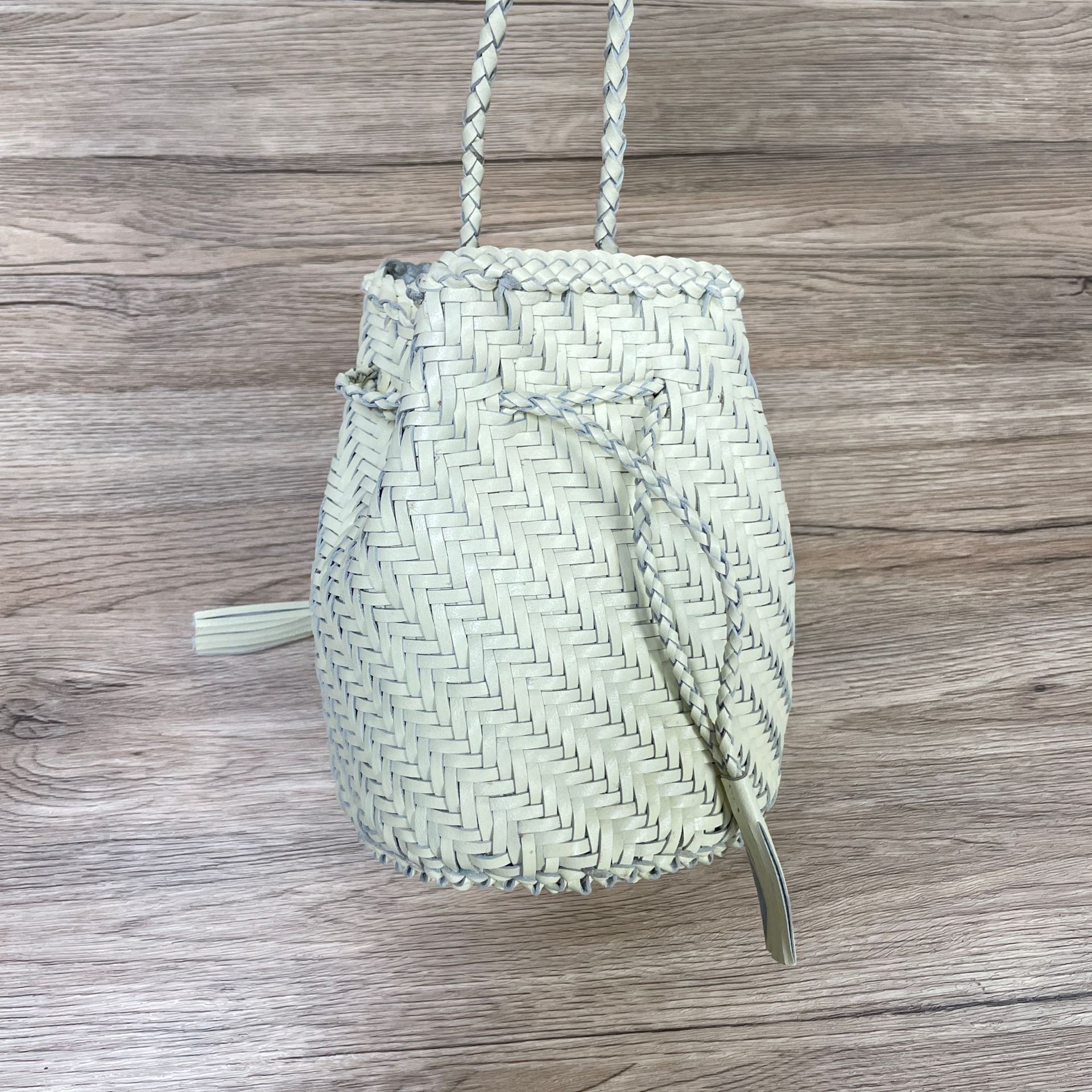 Dragón difusión primera capa de piel de vaca tejida bolsa de cubo de cuero genuino bolsa de cesta de verduras retro bolsa pequeña estilo ins