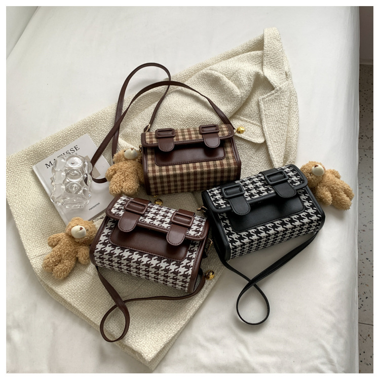 Temperament Handbags New Trendy Small Square Bag Personality Texture Shoulder Messenger Bag display picture 3