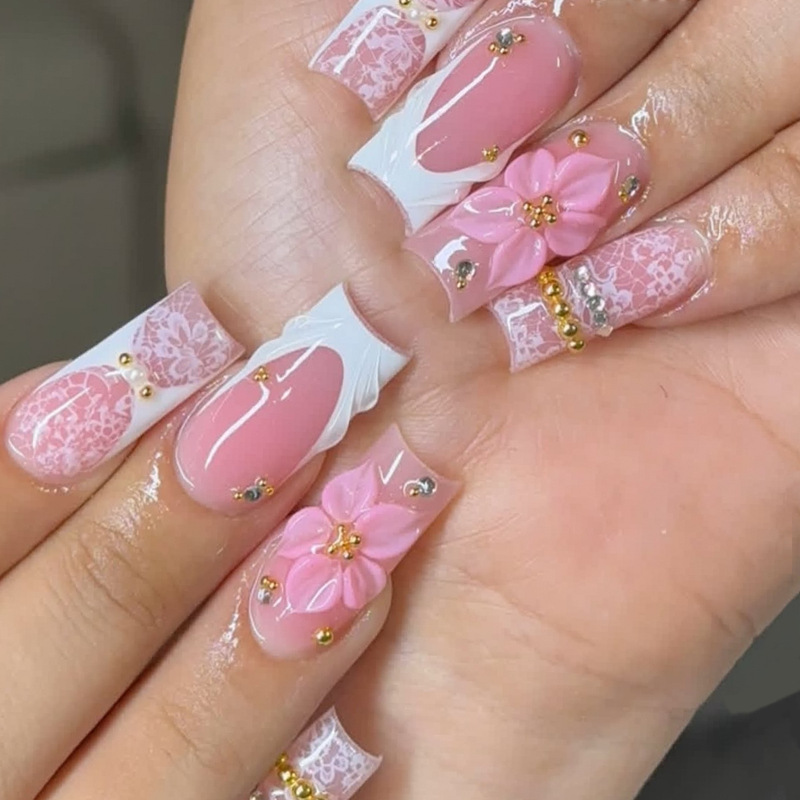 Wearable long coffin-shaped white lace French-style 3D floral rhinestone-embellished light luxury high-end detachable false nails Wearable long coffin-shaped white lace French-style 3D floral rhinestone-embellished light luxury high-end detachable false nails