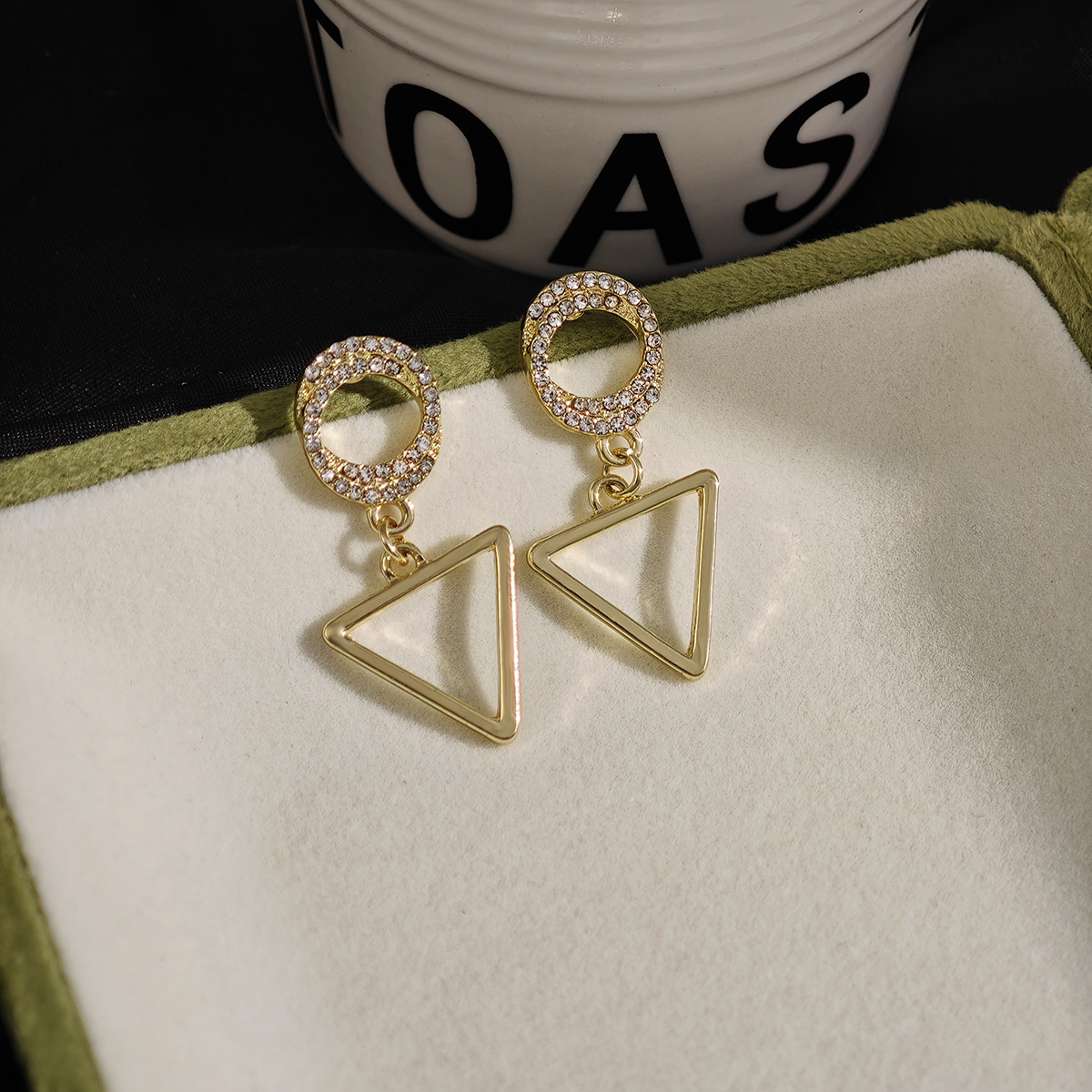 Orecchini triangolari vuoti stile coreano & clip a cerchio_voghion.com