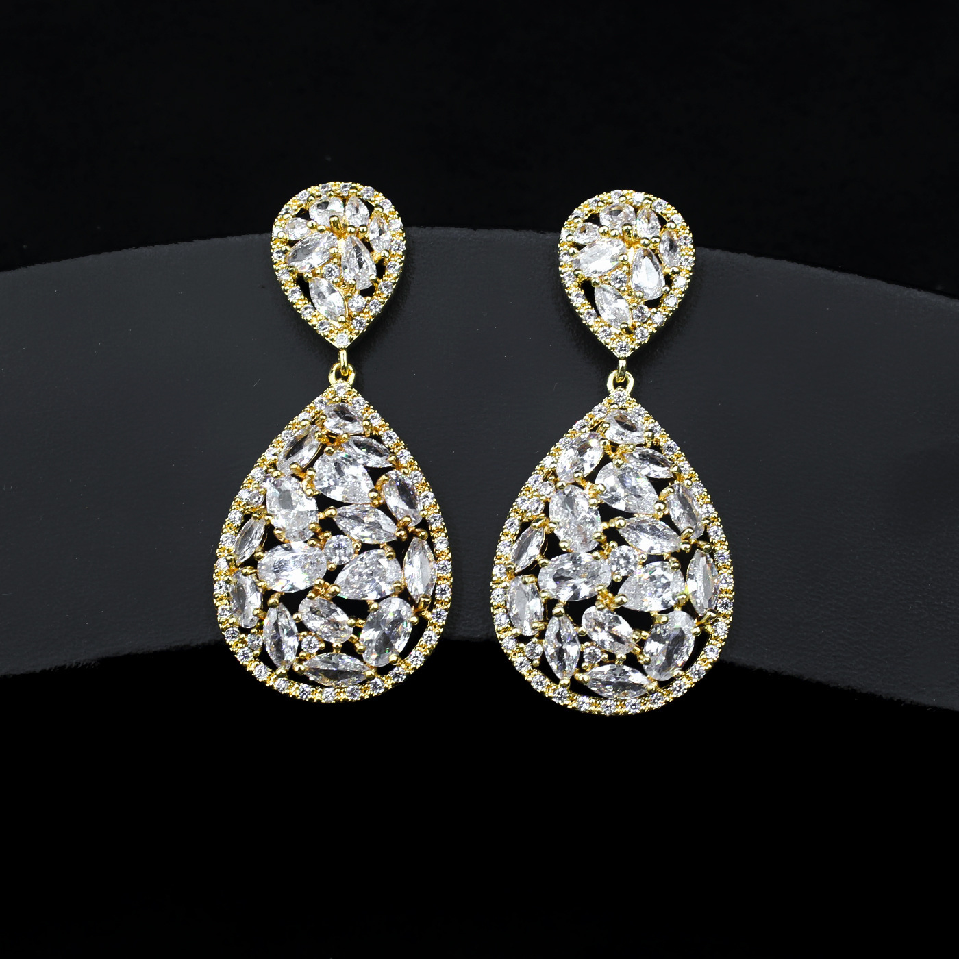 Fashionable stone inlay with zircon