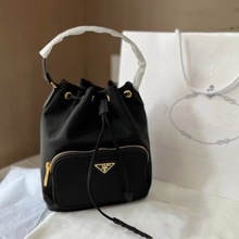 P家包包水桶包牛津布尼龙抽绳双肩包时尚百搭手提斜跨包大牌女包.