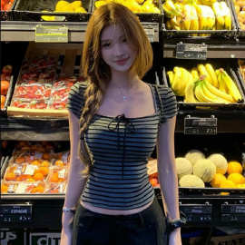 2026新款设计正肩方领条纹短袖T恤女款夏季辣妹修身显瘦纯欲上衣