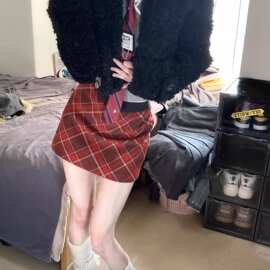 毛呢高腰格纹红色半身裙子大码胖mm秋冬甜辣圣诞节a字包臀短裙女