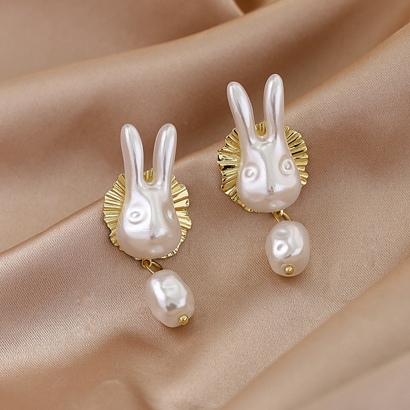 Cute rabbit pearl