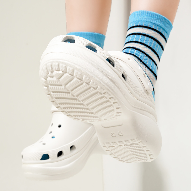 Celebridades del mismo estilo de verano nuevos zapatos con agujeros