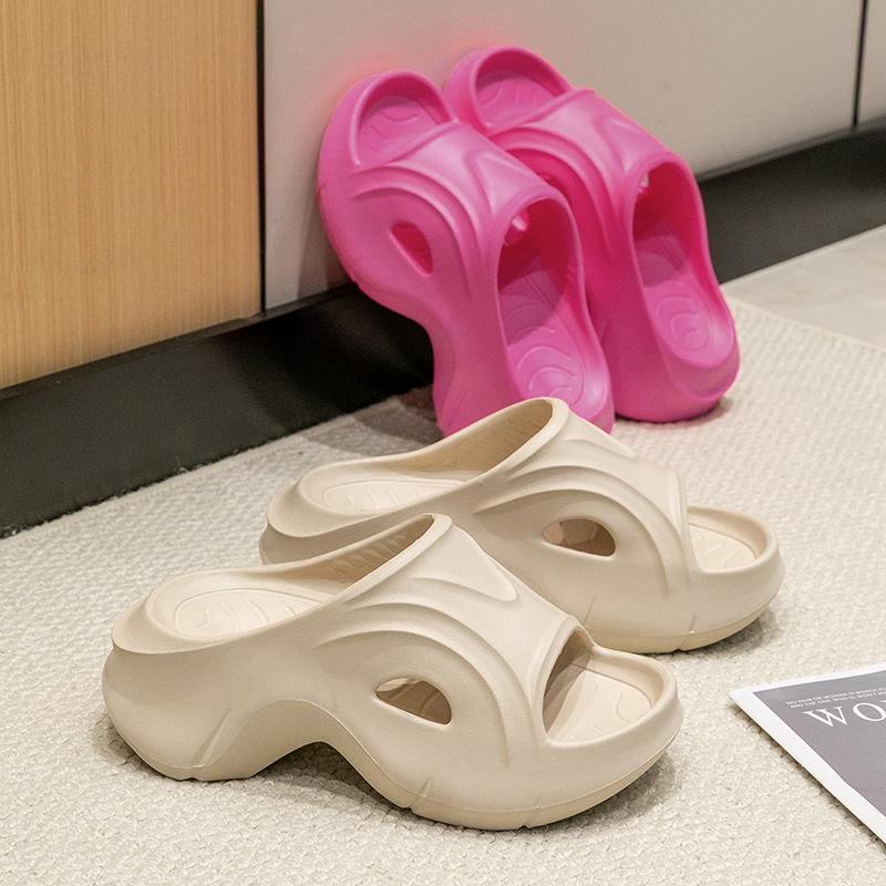 Height-Increasing Slippers For Summer 2026 New Fashionable Platform Thick-Soled Sandals Women's Non-Slip Beach Shoes_vogvips.com