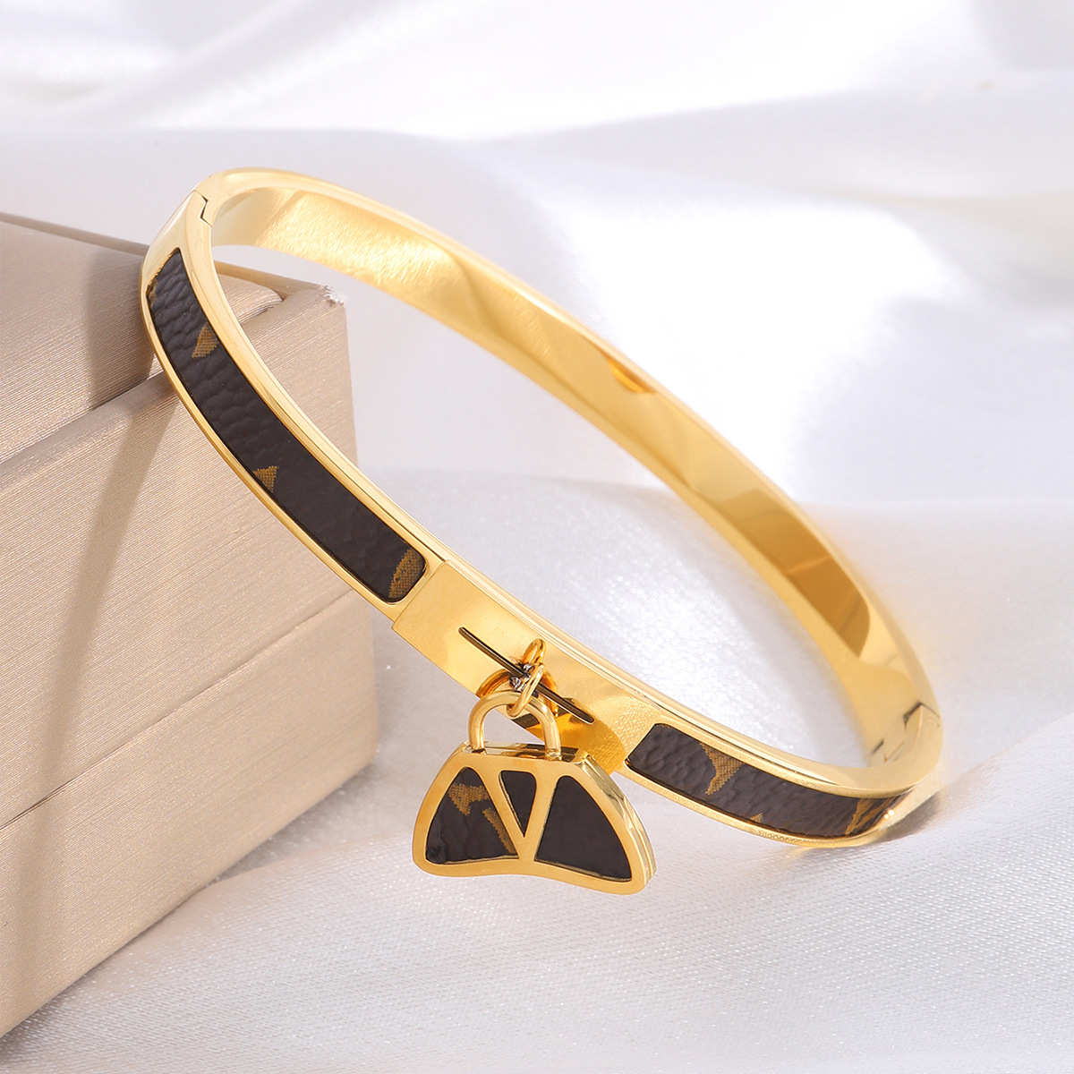 Pulsera de Acero de Titanio y Cuero para Mujer
