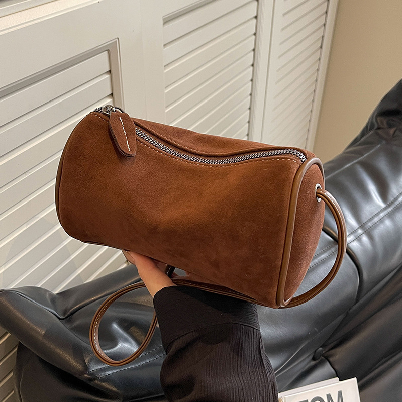 Bolsos Boston populares de este año, otoño e invierno, todo fósforo 2023, nuevo bolso de mensajero de diseño de nicho, bolso cilíndrico esmerilado para mujer