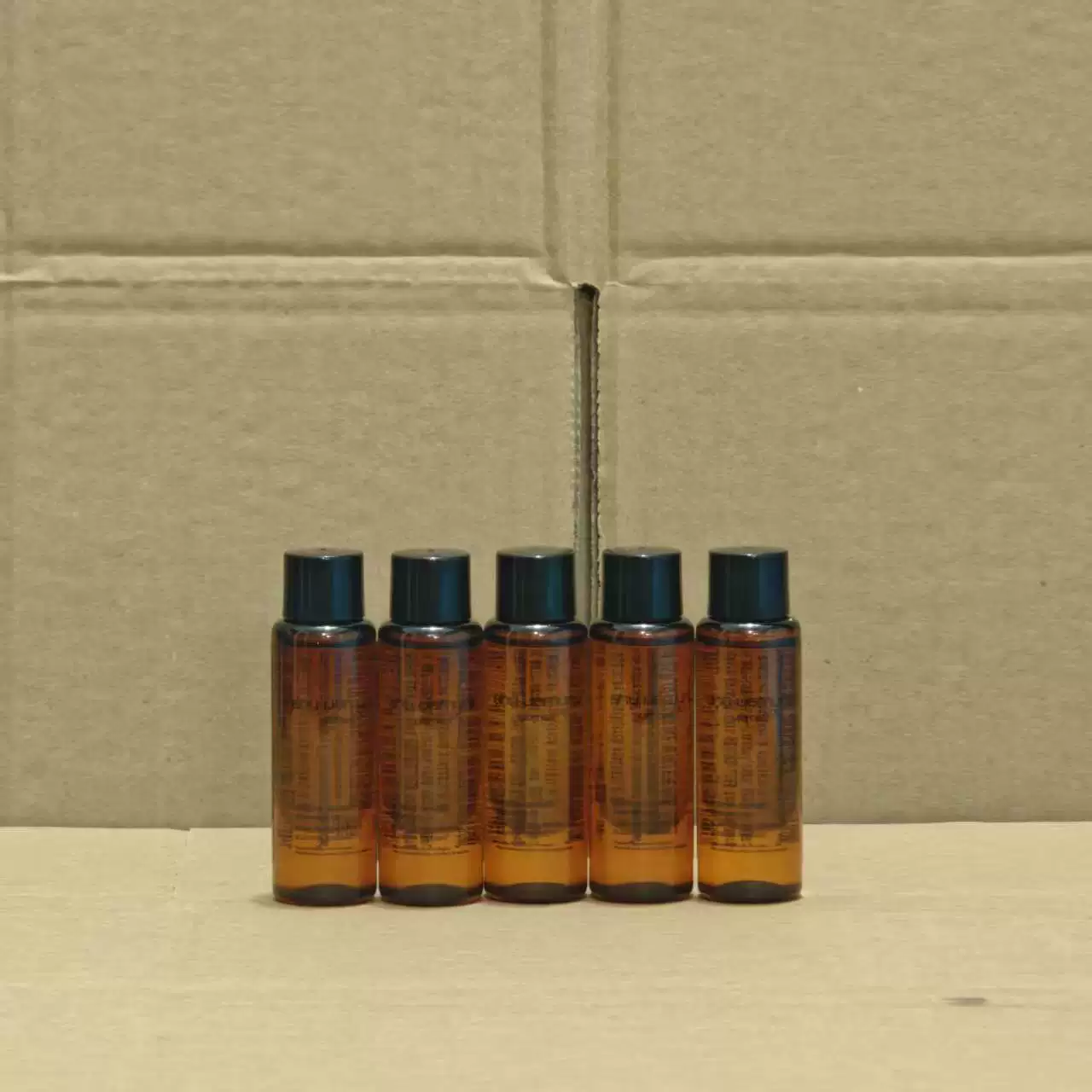 Очищающее масло Amber Shu Uemura, 15 мл, средний образец. Нежное и эффективное глубокое очищение с китайской этикеткой. Удобное очищающее масло.