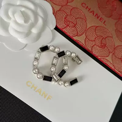 Yaxa sancaqları | Ocean Personality Trend, Sweet - letter-black-and-white-diamond-brooch