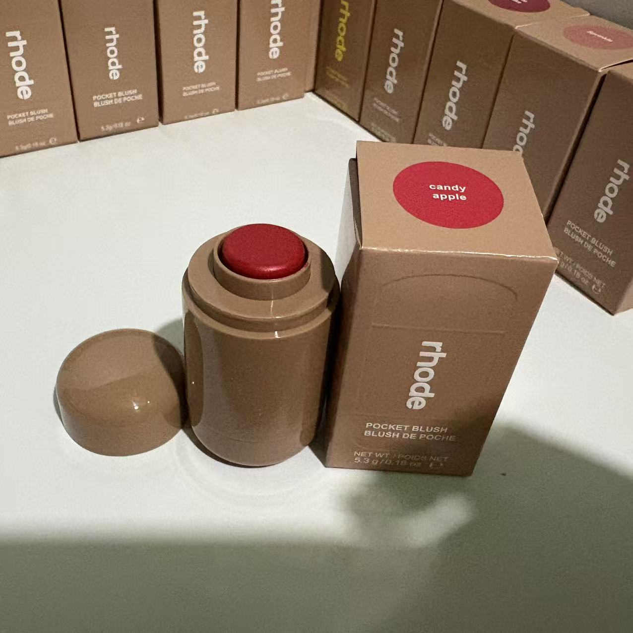Rhode skin nuevo blush hailey piggy / freckle lips and mejillas blush