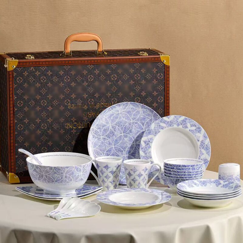 European-Style Bone China Dinnerware Set, 26-Piece Ceramic Set for Home Use, Western-Style Bowls, Plates, and Spoons, High-End Tableware for Housewarming Gifts, in Stock European-Style Bone China Dinnerware Set, 26-Piece Ceramic Set for Home Use, Western-Style Bowls, Plates, and Spoons, High-End Tableware for Housewarming Gifts, in Stock