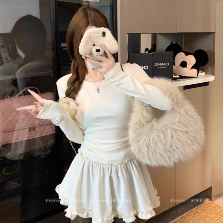 French Inner Bottoming Lace Hem Dress for Women Autumn and Winter 2025 New Sweet Style Long-Sleeved T-Shirt Top