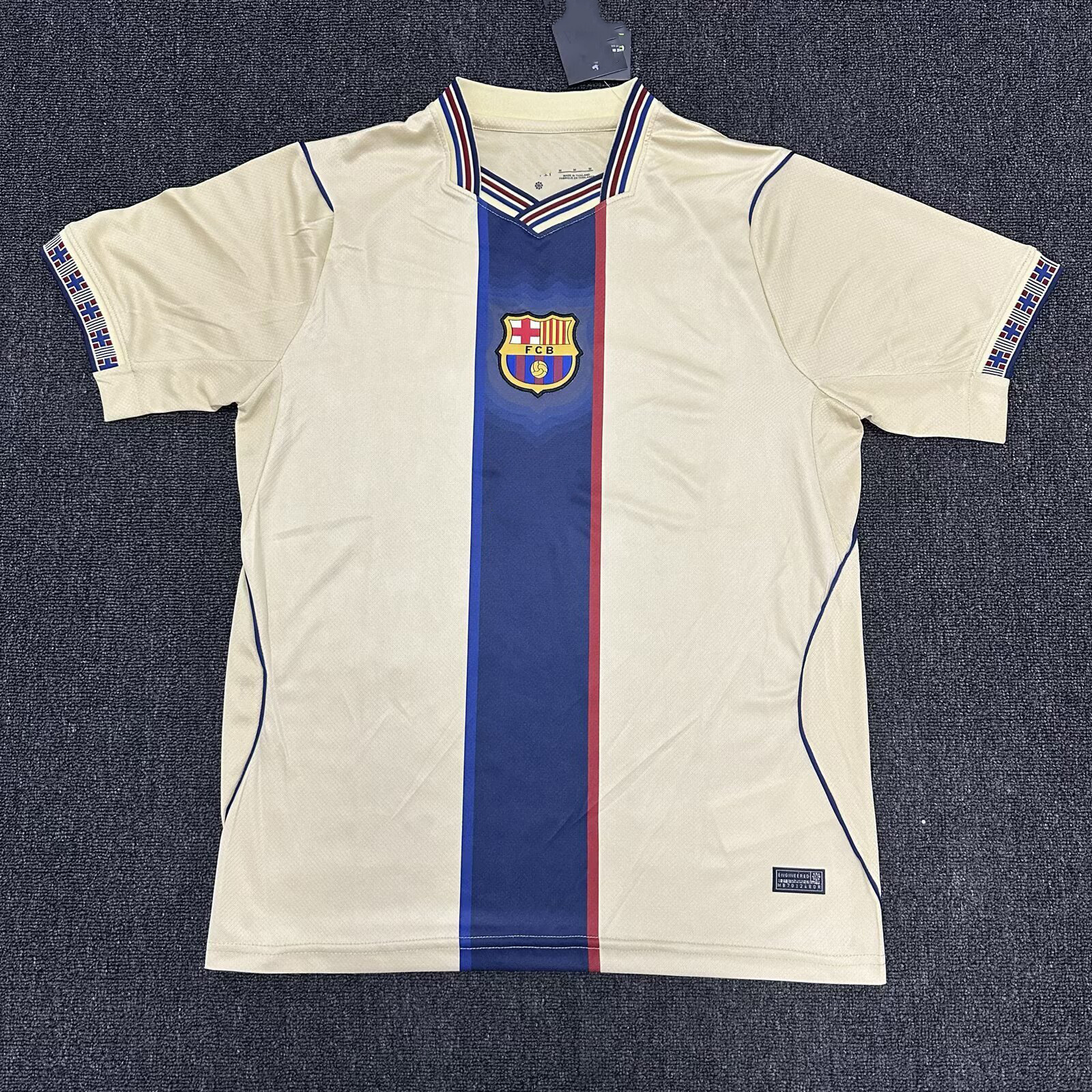 26 - 27 versión retro del Barça