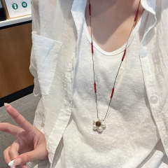 フランスのレトロな真珠の花の毛の服のチェーンのネックレスの女性の金は簡単で、百合の蝋の縄の数珠のペンダントは小さい群の金を飾ります。