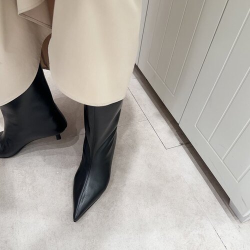 Korean style French pointed cat-heel ankle boots for women 2025 autumn and winter new low-heeled fine heeled retro wide-mouth mid-toe boots