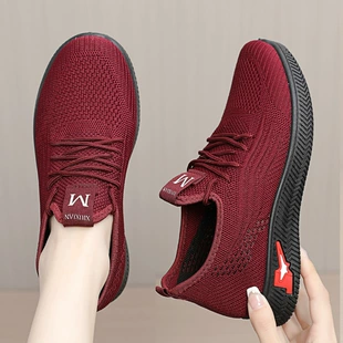 Old Beijing cloth shoes for women in spring and autumn low heels for women in women's shoes breathable and versatile middle-aged and elderly walking shoes manufacturer one-piece delivery