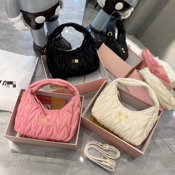 Bowling Bag Women's New Cross-Body High-Quality Pleated Crescent Bag Hand-Held Armpit Bag Plus Box Full Set Plastic