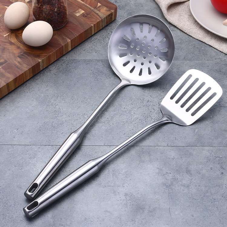 Lijado 304 utensilios de cocina de acero inoxidable colador espátula cuchara de arroz traje engrosado espátula de cocina doméstica cuchara de olla caliente al por mayor