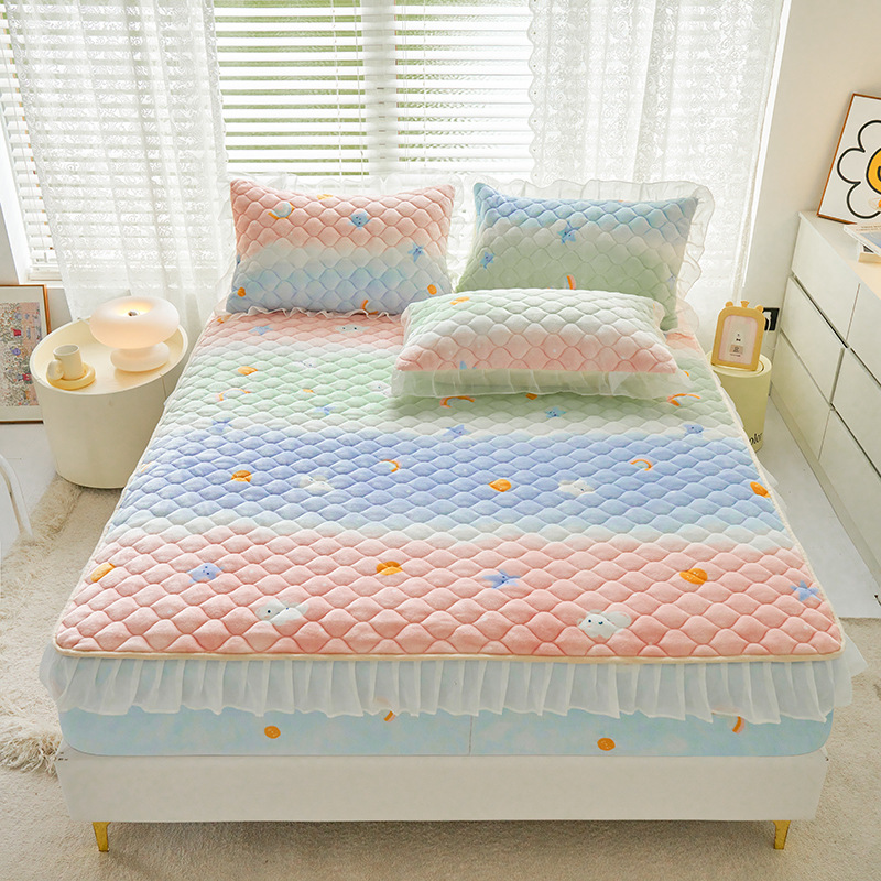 New milk velvet lace fitted sheet, winter thickened quilted three-piece bed cover, non-slip quilted mattress protector