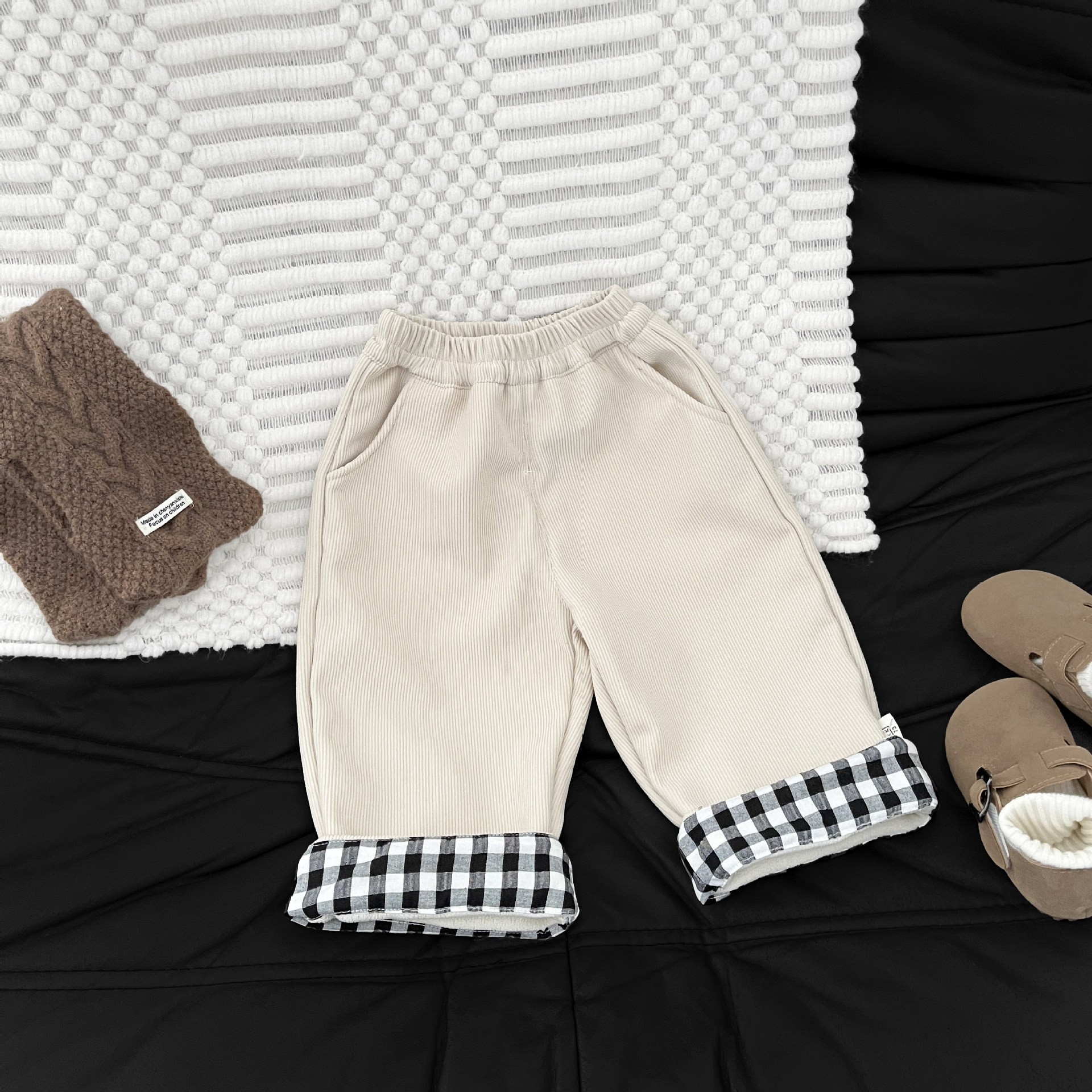 Niños chaleco de algodón de invierno 2025 nuevo estilo cool niño algodón intercalado chaleco a cuadros grueso vestido de bebé hombro