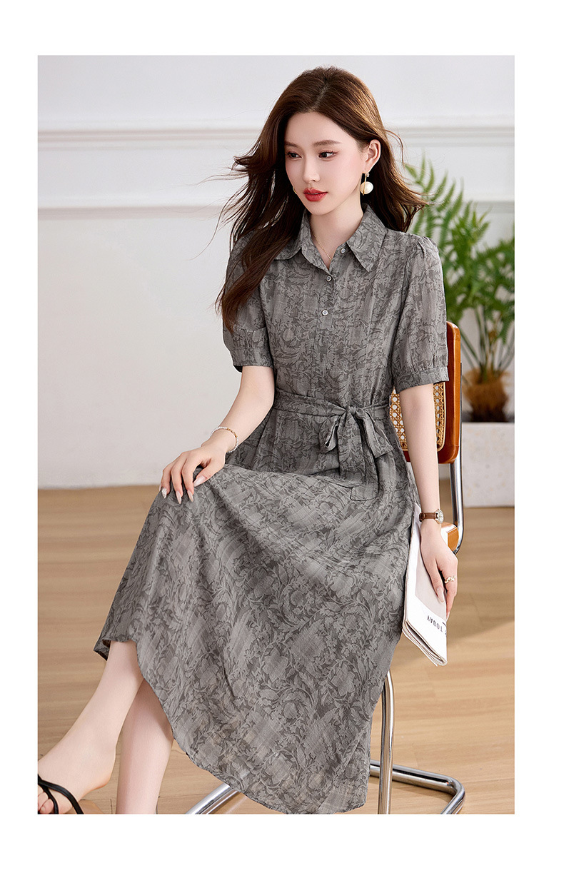 Đầm suông midi cổ bẻ họa tiết hoa nhí thiết kế dây buộc eo — xanh lá cây, màu xám chi tiết 21
