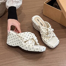 �W�t��ʽ���c�¸�һ����ЬŮ�⴩��2026�¿�������ȹ�ӷ�ʽ����Ь