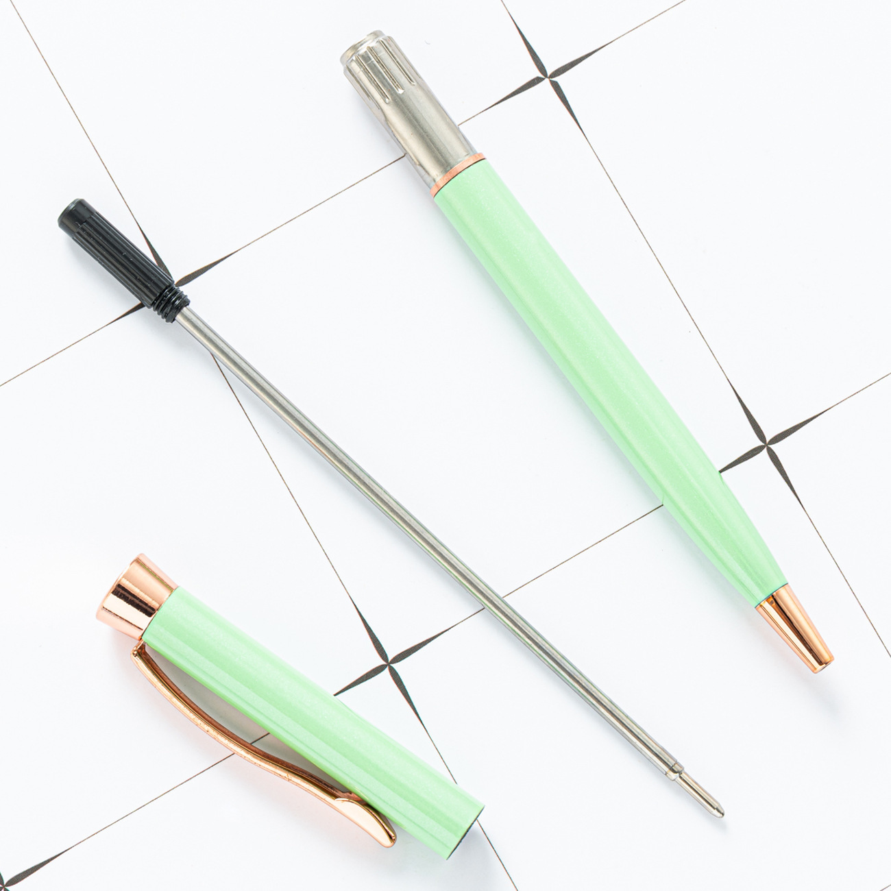 Pluma de bola metálica simple de viento mayorista de negocios de oficina de estudiantes herramientas de escritura se pueden imprimir logotipo de regalo pluma publicitaria