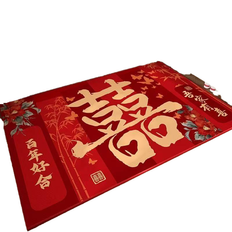 結婚の喜びの字の地は家に入るドアを敷きます。|undefined