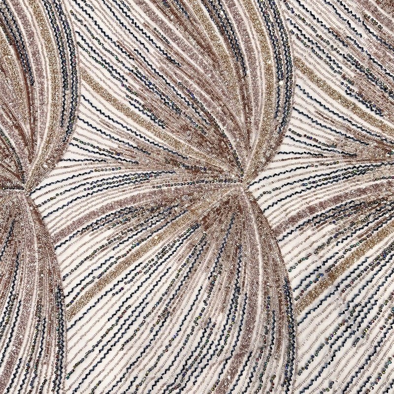 Tejido de malla de bordado de industria pesada bordado de tubo de perlas tridimensional vestido de boda cena tela de moda spot transfronterizo