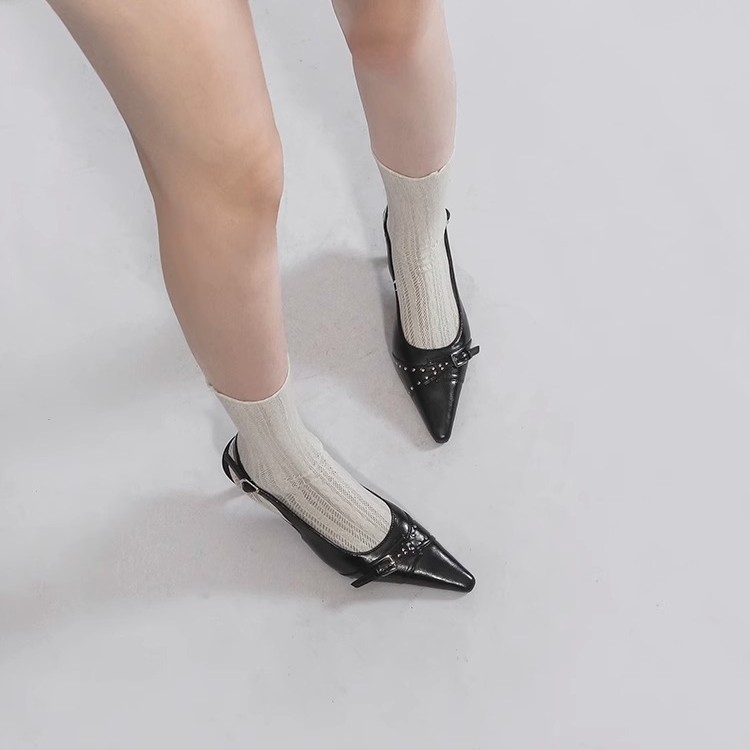 La marea no es una chica oscura ~ Zapatos negros de tacón alto, diseño, nicho, remaches de estilo antiguo, sandalias de oro coreanas, mujeres