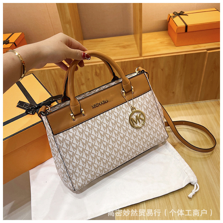 Bolsos transfronterizos bolsos femeninos 2024 comercio exterior nueva versión coreana de la moda Europa y Estados Unidos INS bolso de mano de un hombro