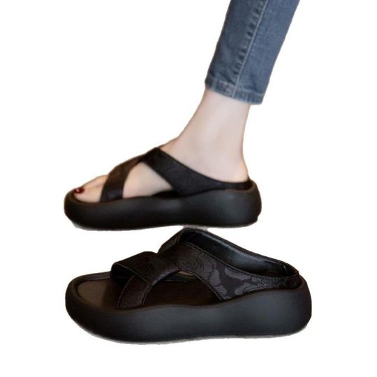 Sandals and slippers women's summer outdoor wear 2025 new style out-of-home thick-soled casual beach sandals lazy fashion pregnant women's one-word slippers