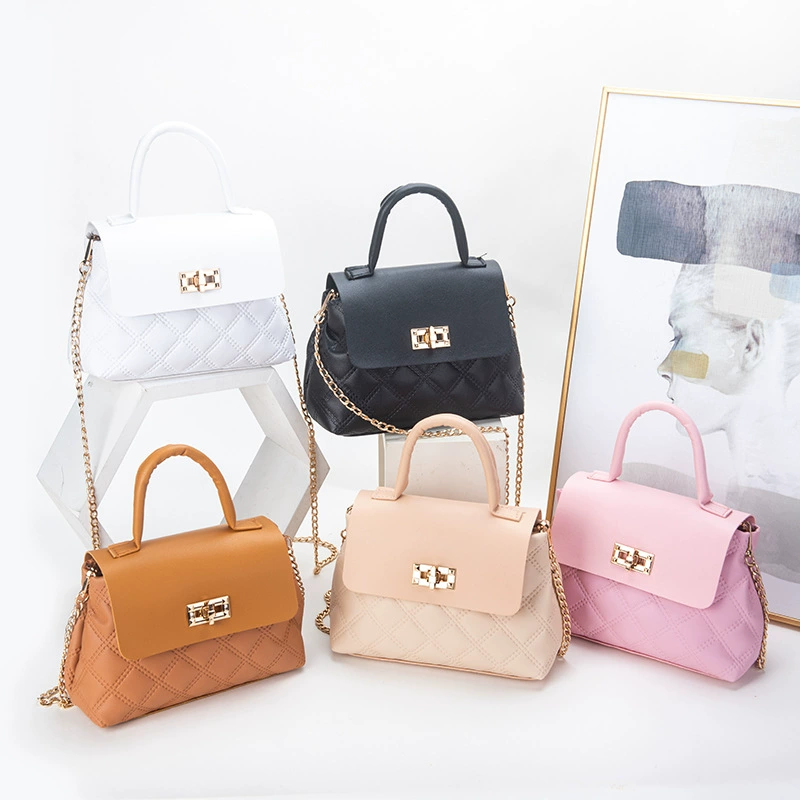 Small bag with diamond pattern, one-shoulder bag, shoulder bag, 2023 collection, chain bag