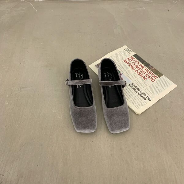 Autumn retro Mary Jane shoes square toe with a strap