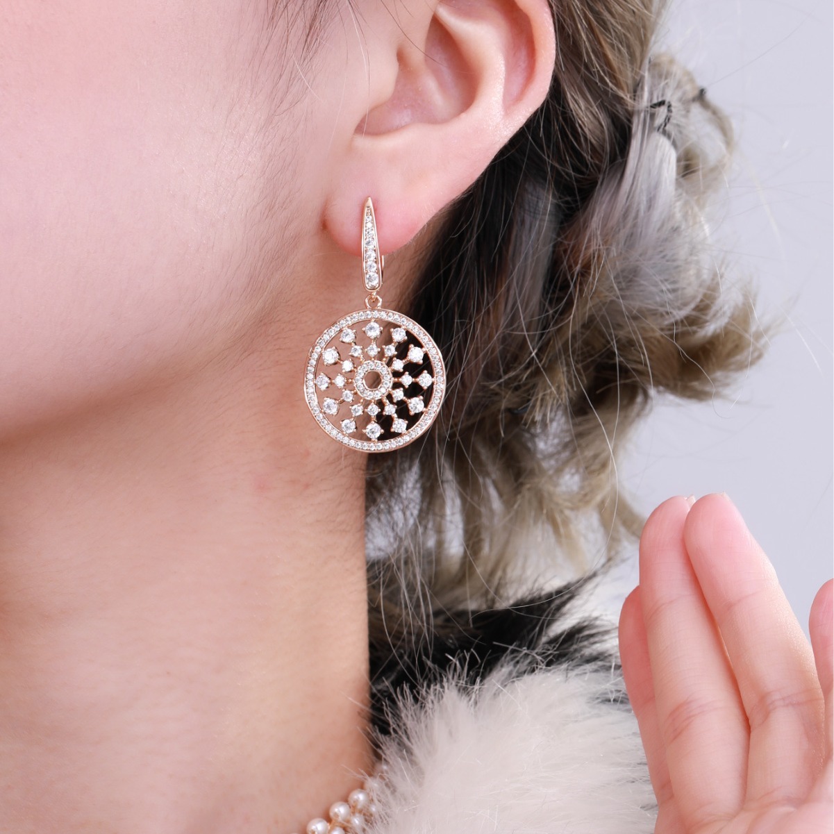 Joyas Xuping, lujo ligero, diamantes completos, incrustaciones, personalidad de alto nivel, pendientes cuadrados redondos geométricos, pendientes transfronterizos europeos y americanos, mujeres