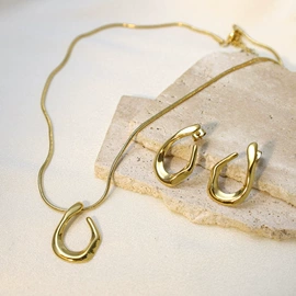 项链;耳环;戒指