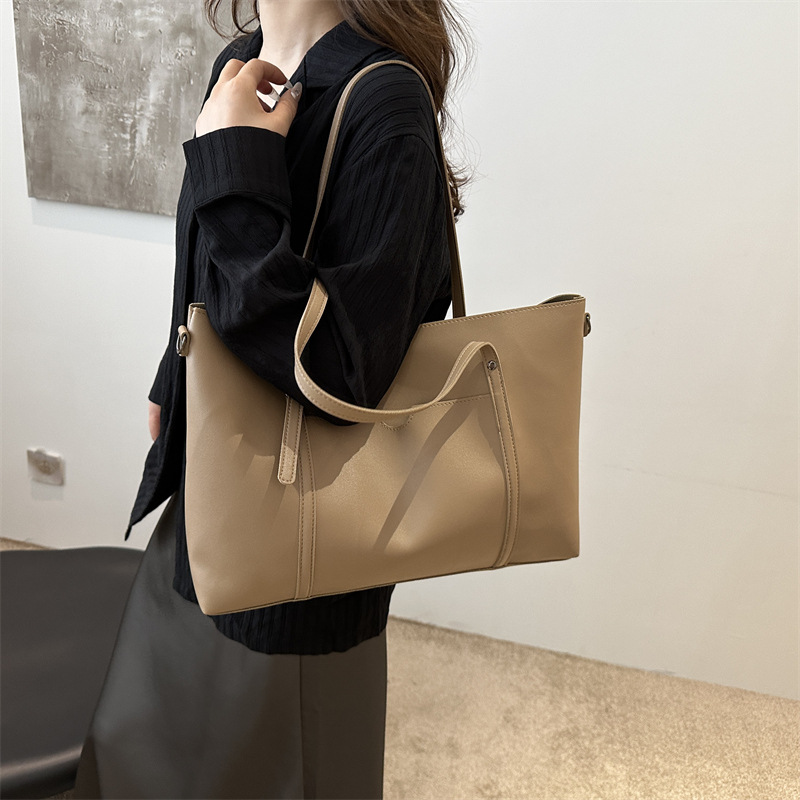Bolso de hombro de moda para mujeres 2024 nueva bolsa de gran capacidad simple bolso portátil para estudiantes universitarios clase
